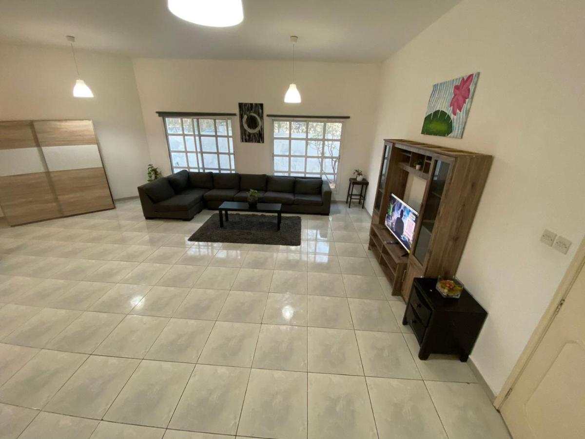 Comfortable Private Rooms In Compound Housing Dubai Exteriör bild
