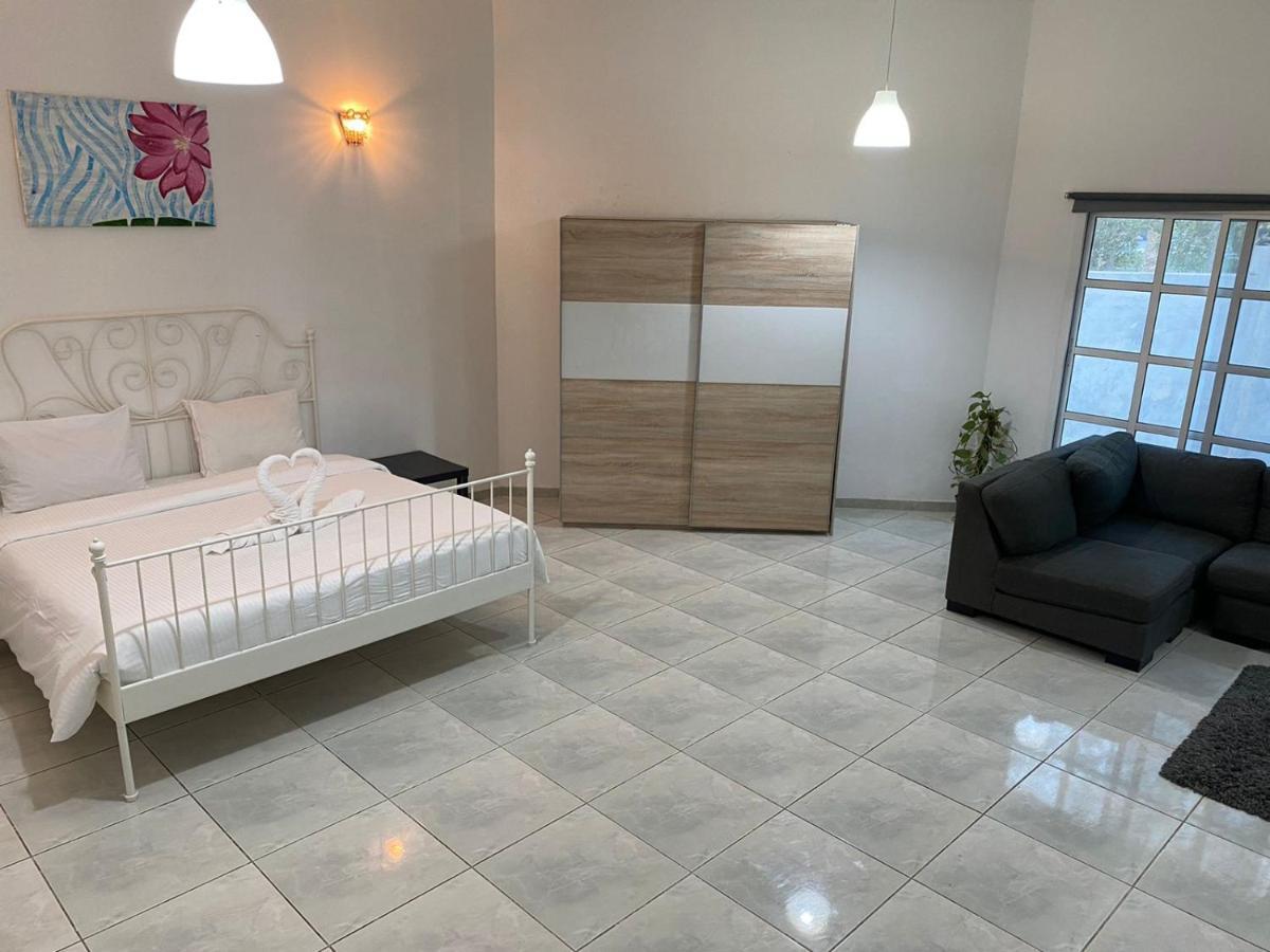 Comfortable Private Rooms In Compound Housing Dubai Exteriör bild