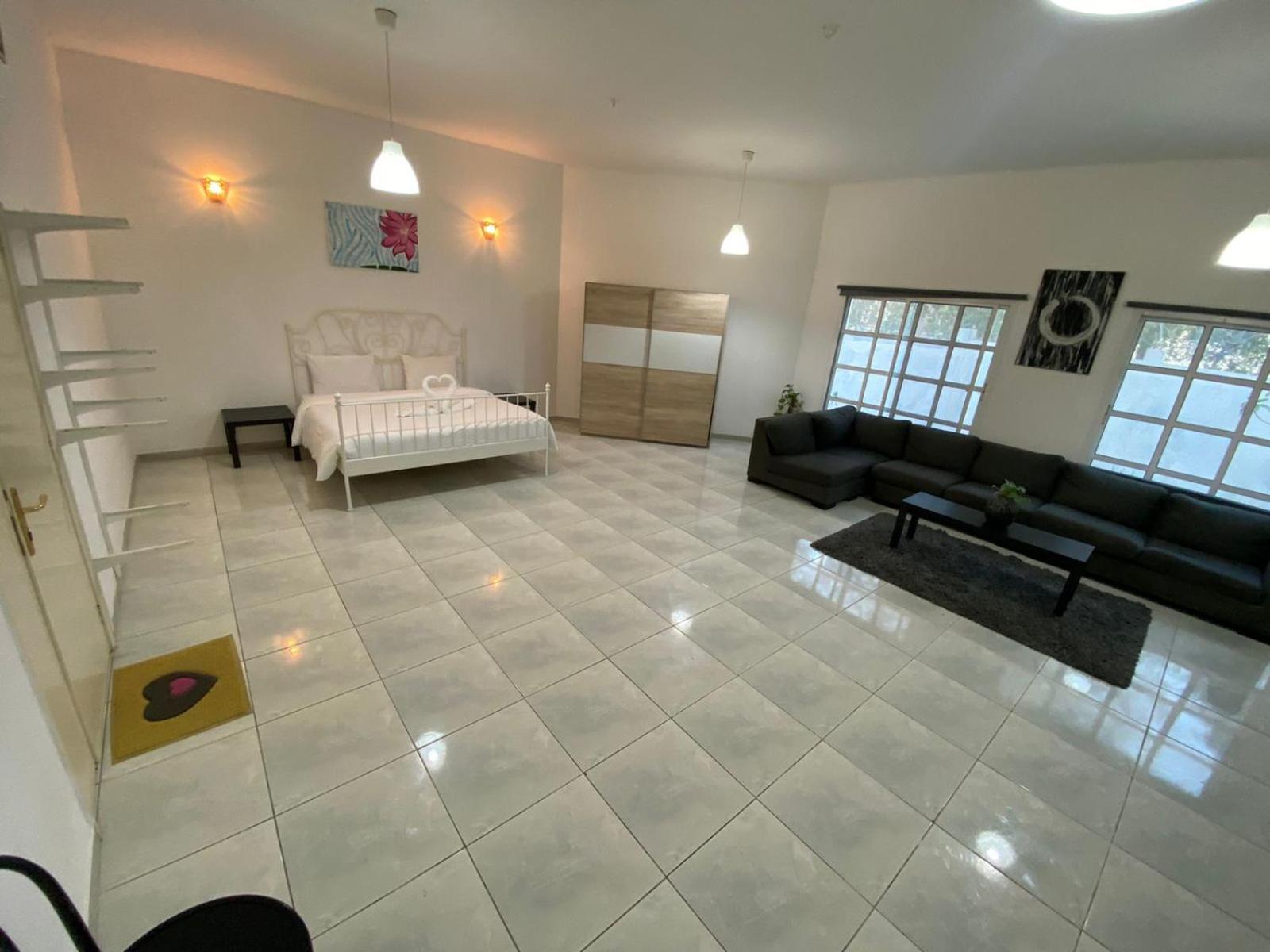 Comfortable Private Rooms In Compound Housing Dubai Exteriör bild