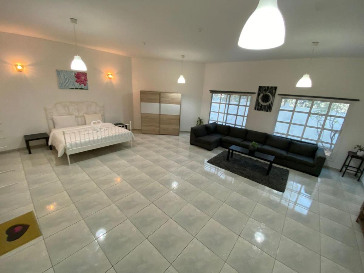 Comfortable Private Rooms In Compound Housing Dubai Exteriör bild