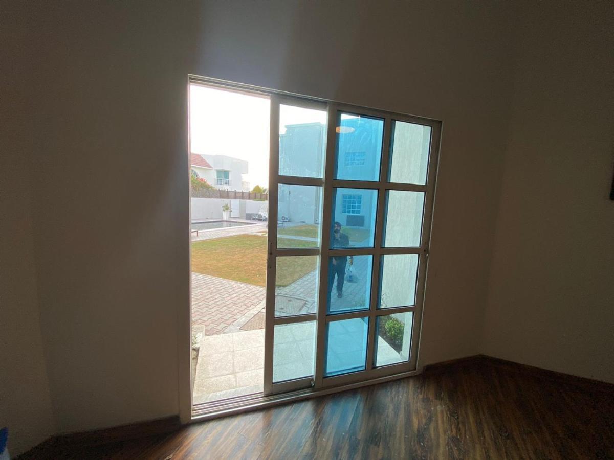 Comfortable Private Rooms In Compound Housing Dubai Exteriör bild