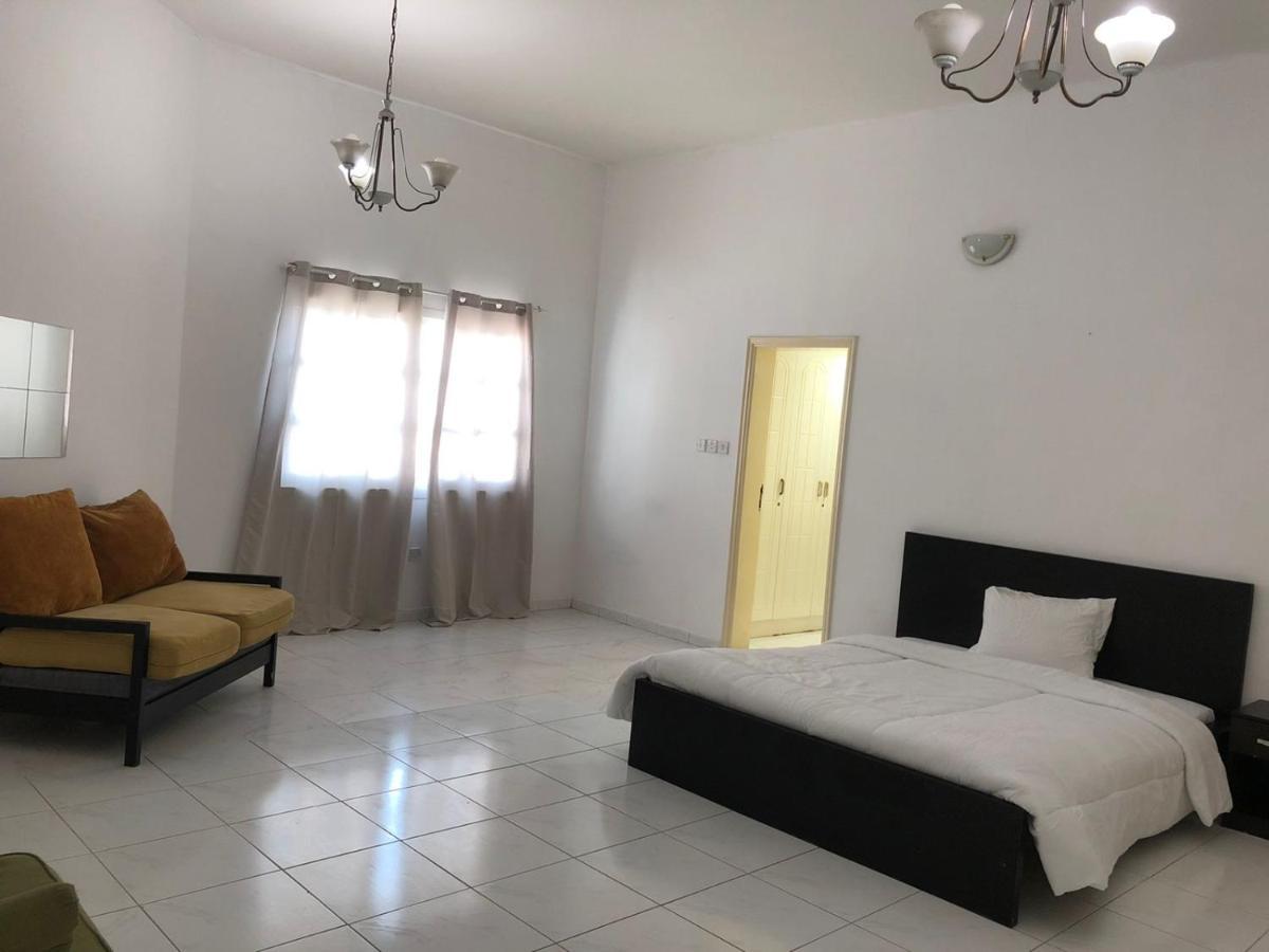Comfortable Private Rooms In Compound Housing Dubai Exteriör bild