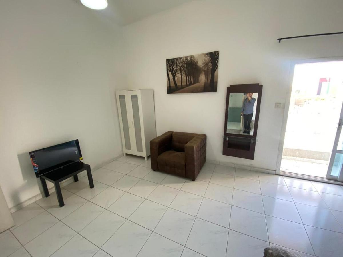 Comfortable Private Rooms In Compound Housing Dubai Exteriör bild