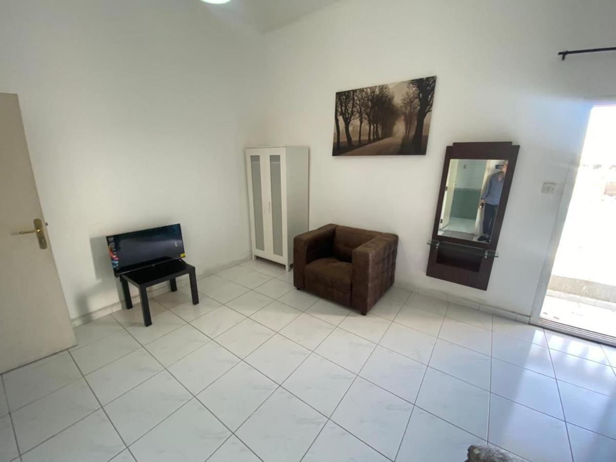Comfortable Private Rooms In Compound Housing Dubai Exteriör bild