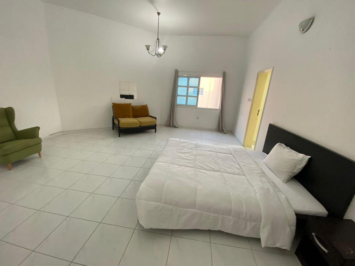 Comfortable Private Rooms In Compound Housing Dubai Exteriör bild