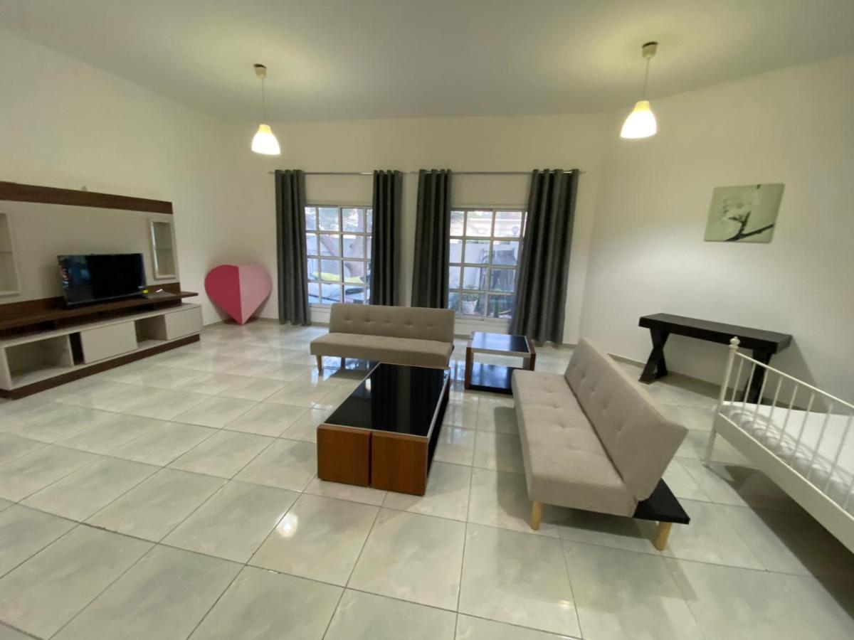 Comfortable Private Rooms In Compound Housing Dubai Exteriör bild
