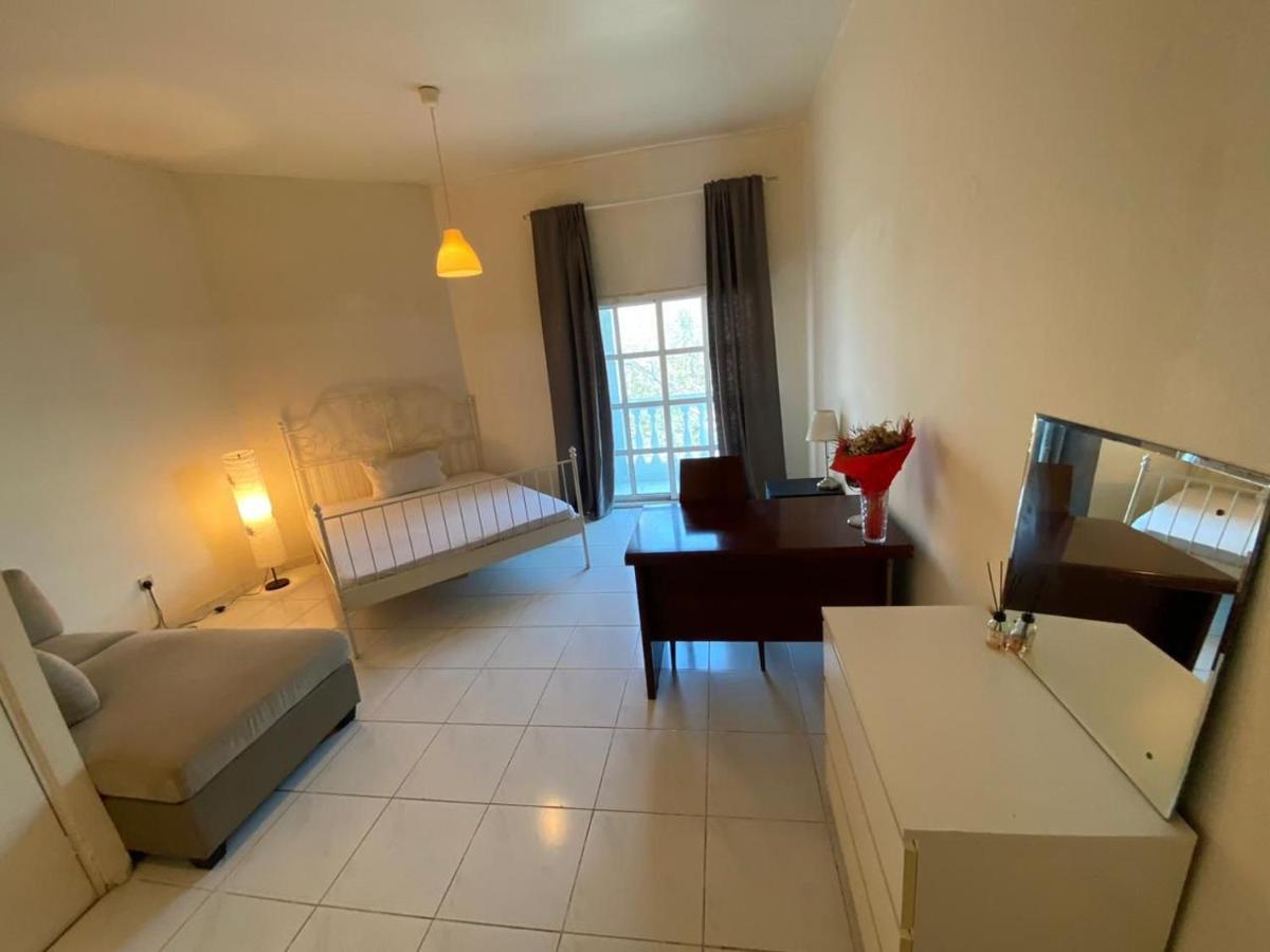 Comfortable Private Rooms In Compound Housing Dubai Exteriör bild
