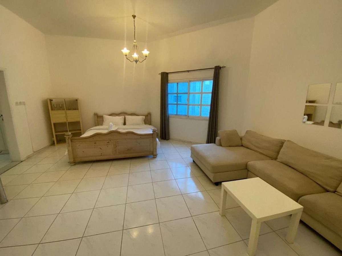 Comfortable Private Rooms In Compound Housing Dubai Exteriör bild