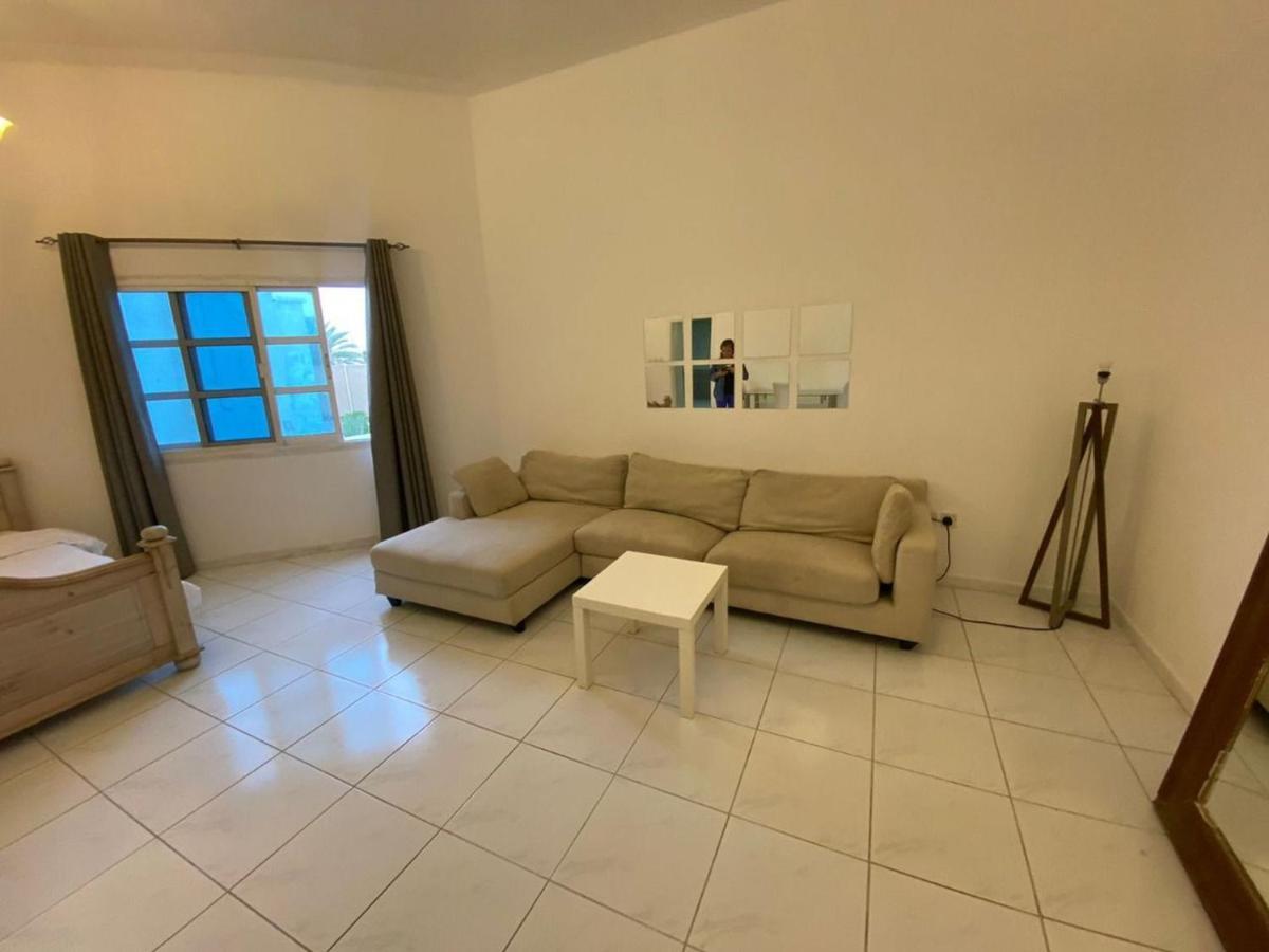 Comfortable Private Rooms In Compound Housing Dubai Exteriör bild