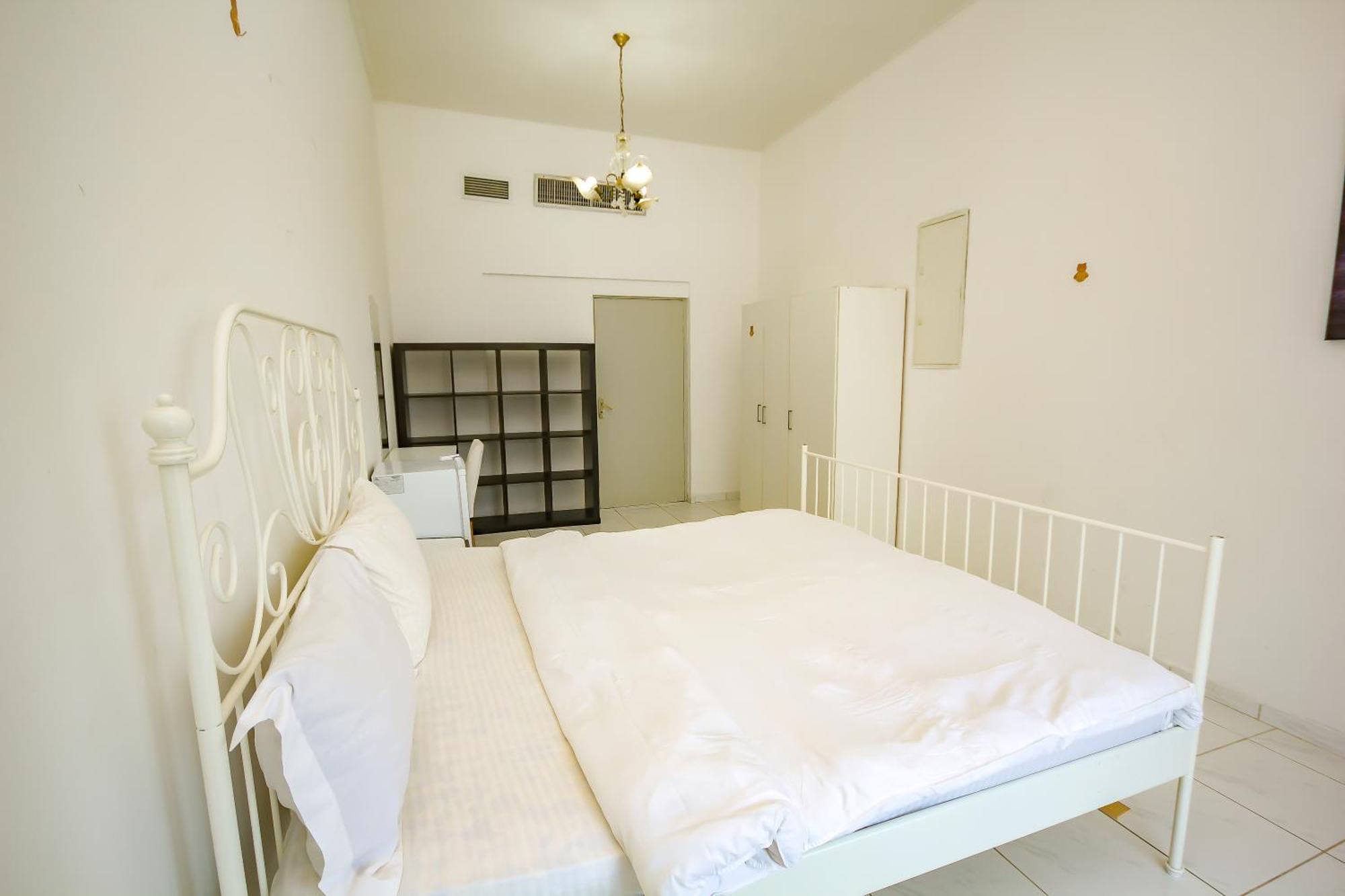 Comfortable Private Rooms In Compound Housing Dubai Exteriör bild