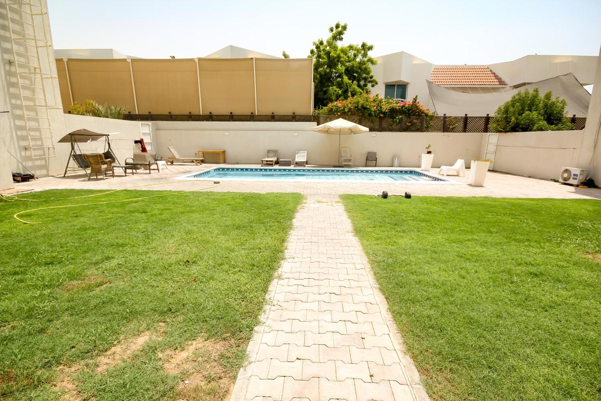Comfortable Private Rooms In Compound Housing Dubai Exteriör bild