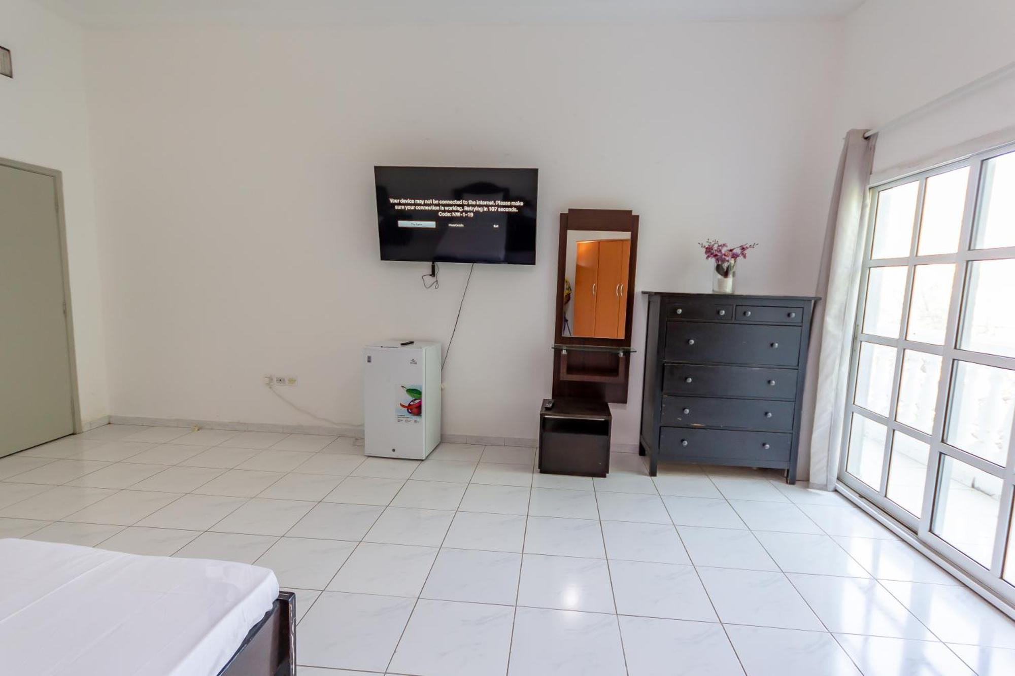 Comfortable Private Rooms In Compound Housing Dubai Exteriör bild