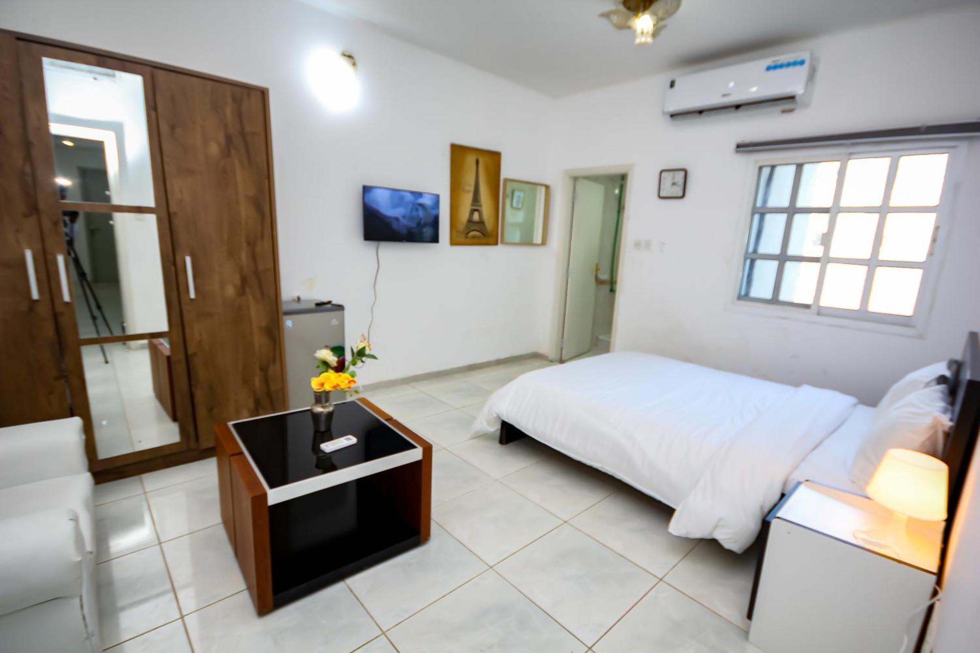 Comfortable Private Rooms In Compound Housing Dubai Exteriör bild