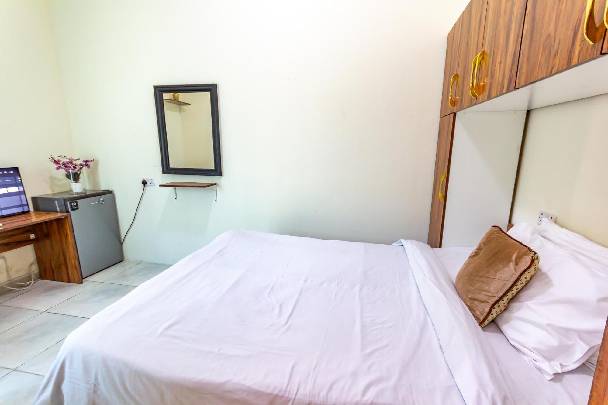 Comfortable Private Rooms In Compound Housing Dubai Exteriör bild