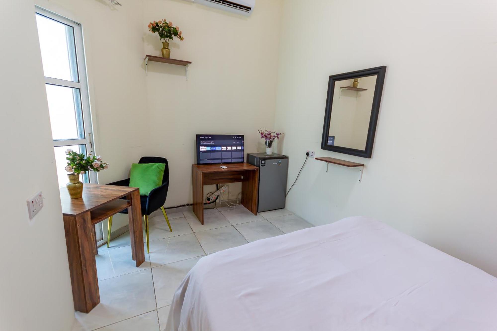 Comfortable Private Rooms In Compound Housing Dubai Exteriör bild