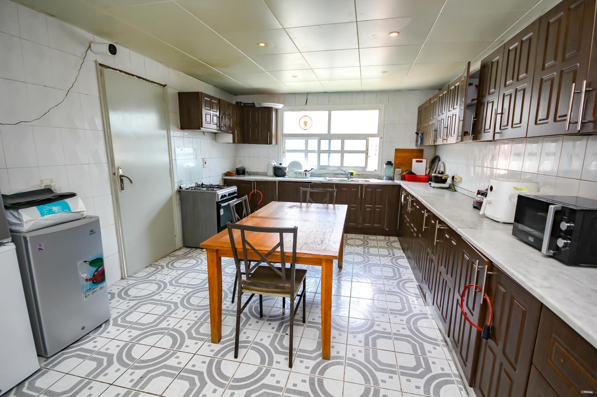 Comfortable Private Rooms In Compound Housing Dubai Exteriör bild